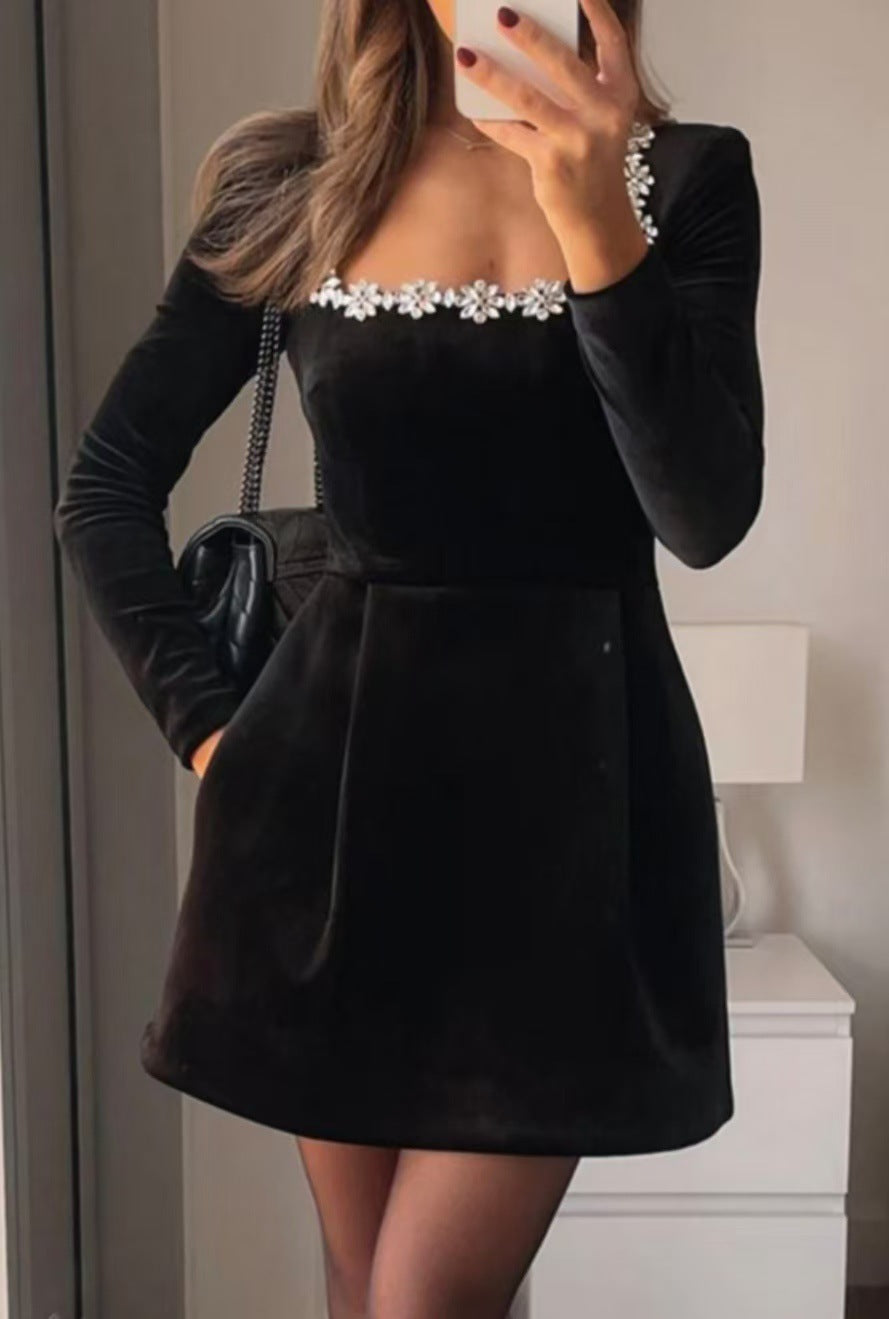 Daisy – Elegantes Samt-Minikleid Damen