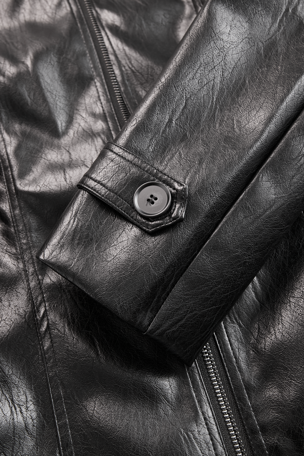 Ravea – Figurbetonte Lederjacke für Damen