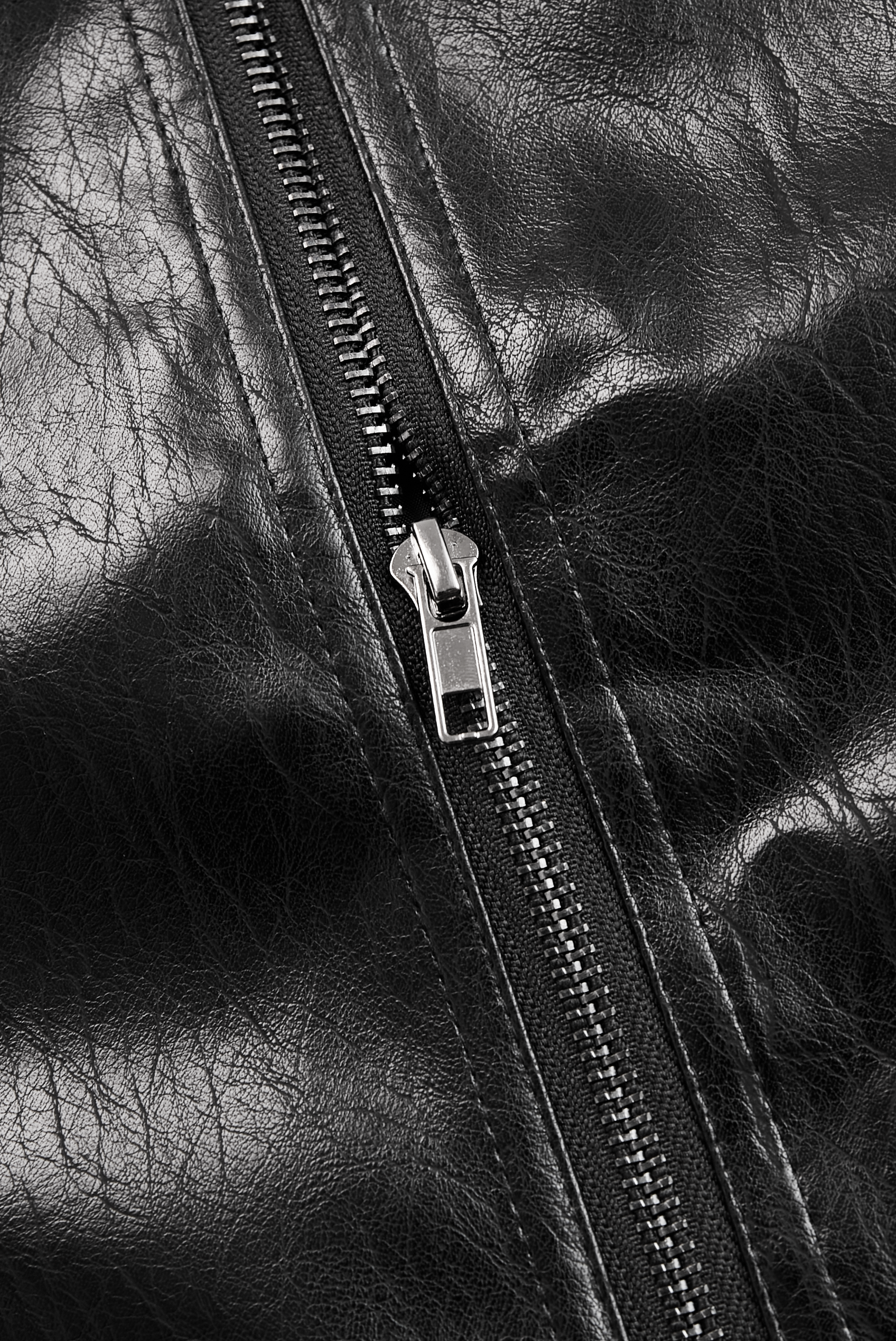 Ravea – Figurbetonte Lederjacke für Damen