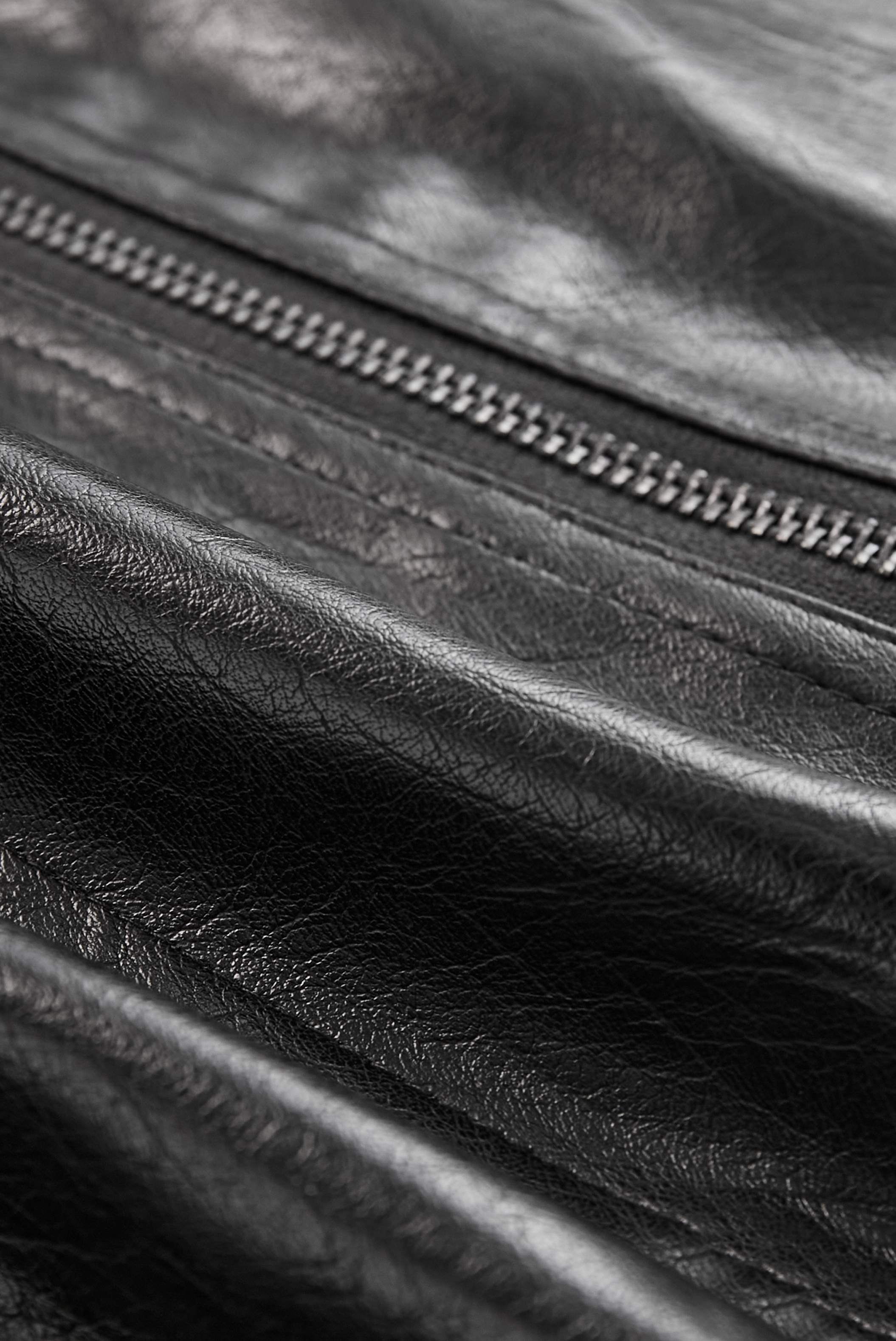 Ravea – Figurbetonte Lederjacke für Damen