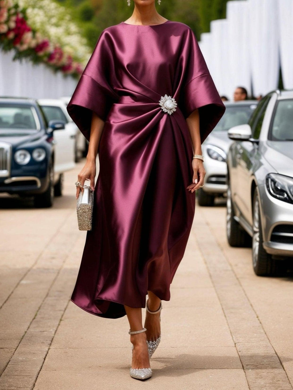 Aurelia – Asymmetrisches Satin-Abendkleid mit Zierbrosche für Damen