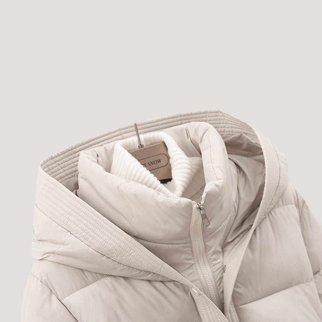 Amara – Taillierte Gefütterte Damen Winterjacke mit Kapuze