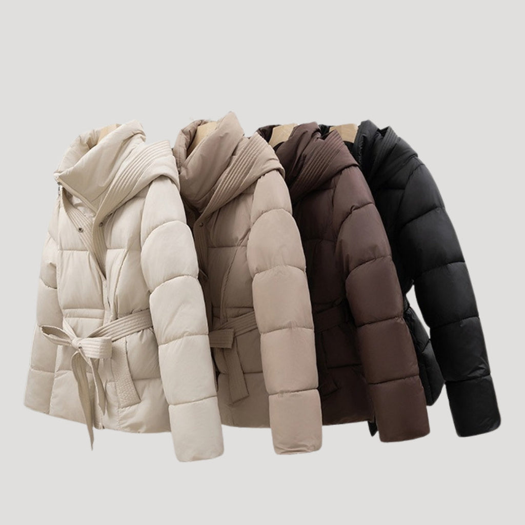 Amara – Taillierte Gefütterte Damen Winterjacke mit Kapuze
