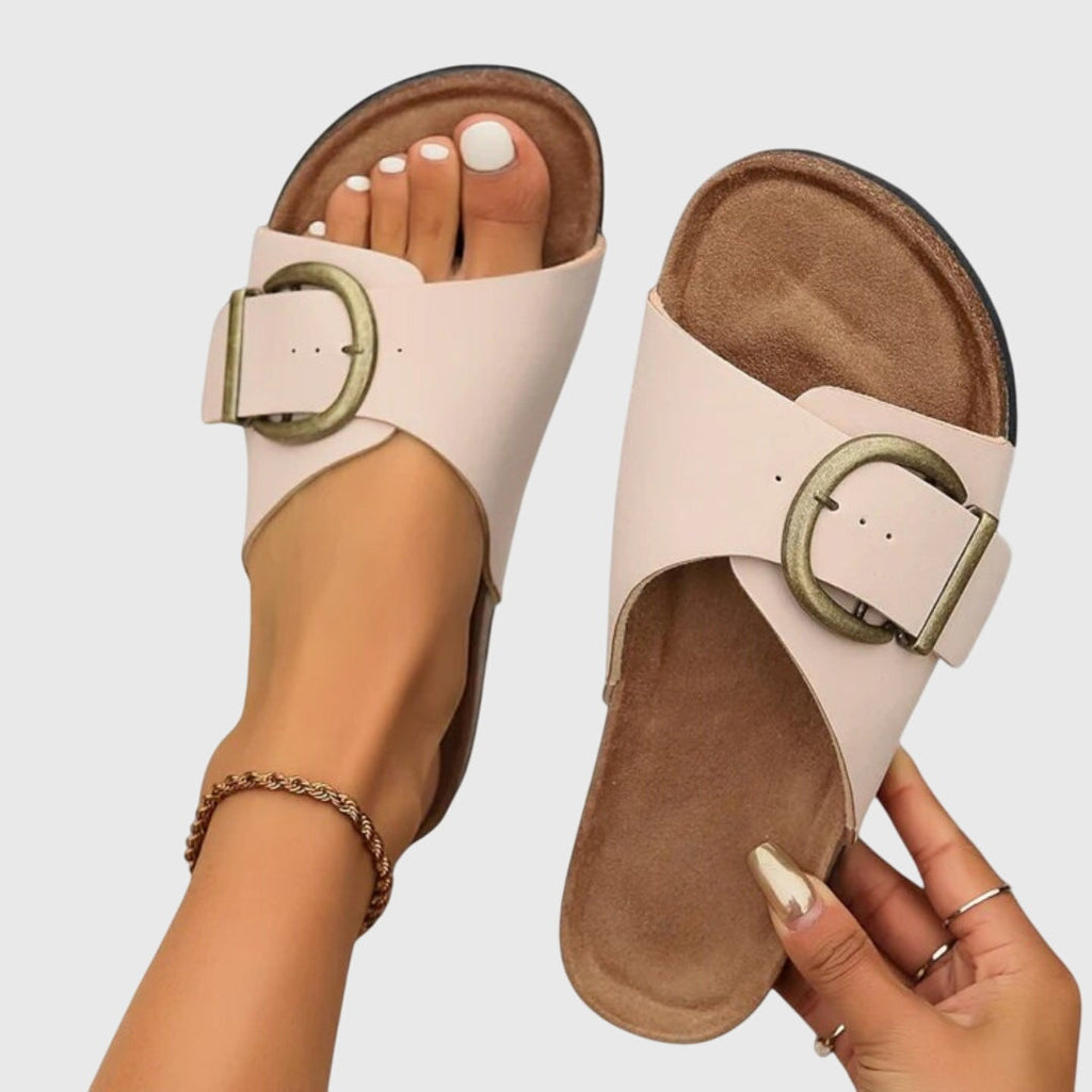 Leonie – Damen Komfort Pantoletten mit breitem Riemen und Schnalle