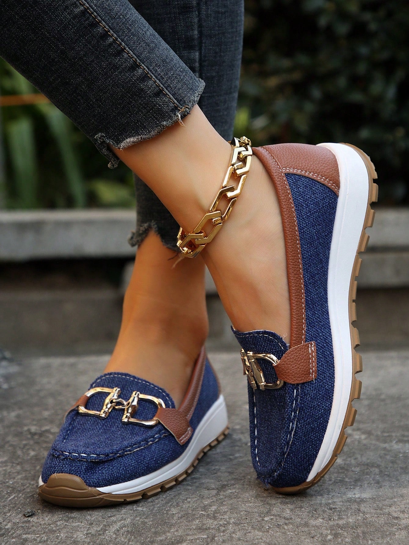 Isla – Bequeme Loafer mit dekorativem Kettenelement