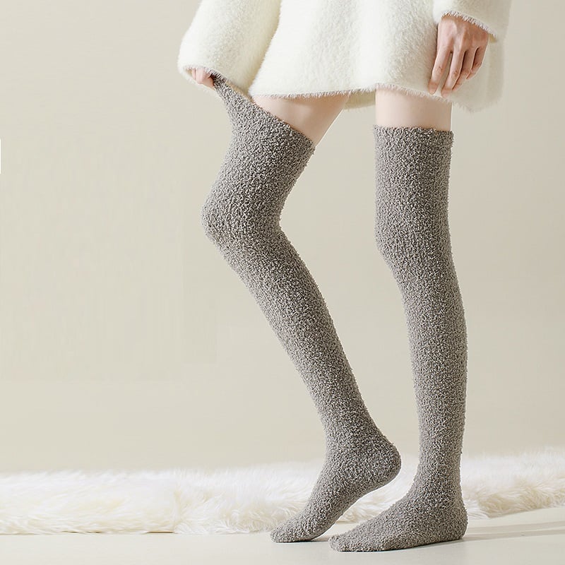 Mila – Flauschige Overknee-Haussocken für Damen