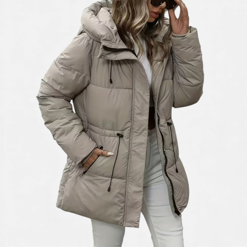 Damen Lange Daunenjacke mit Kapuze und verstellbarem Kordelzug von J&B - 1 - Annoboutique