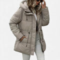 Damen Lange Daunenjacke mit Kapuze und verstellbarem Kordelzug von J&B - 1 - Annoboutique