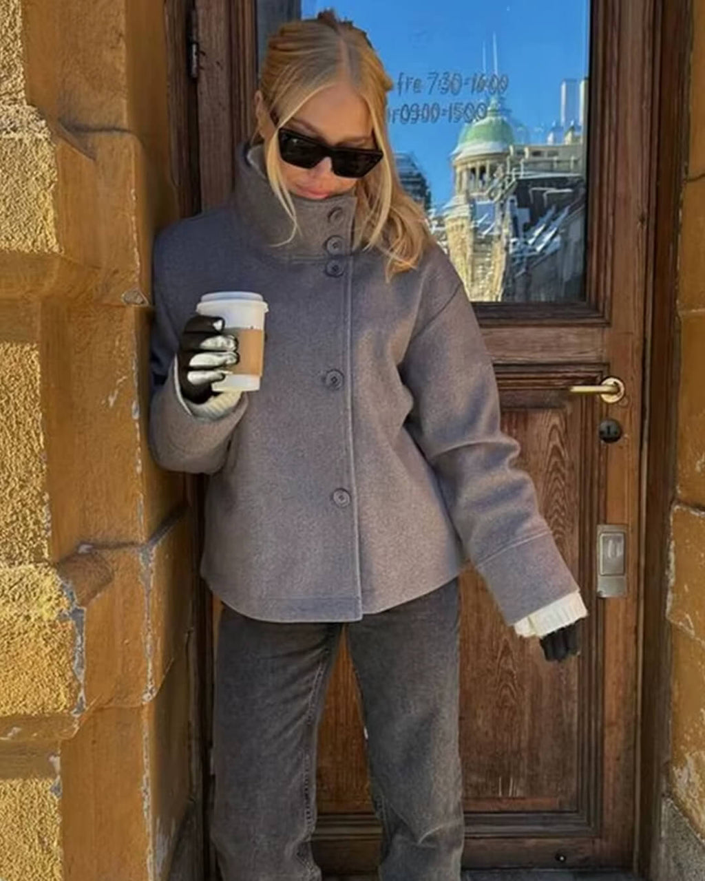Stylische Damenjacke mit hohem Kragen und lässiger Silhouette - J&B - 1 - Annoboutique
