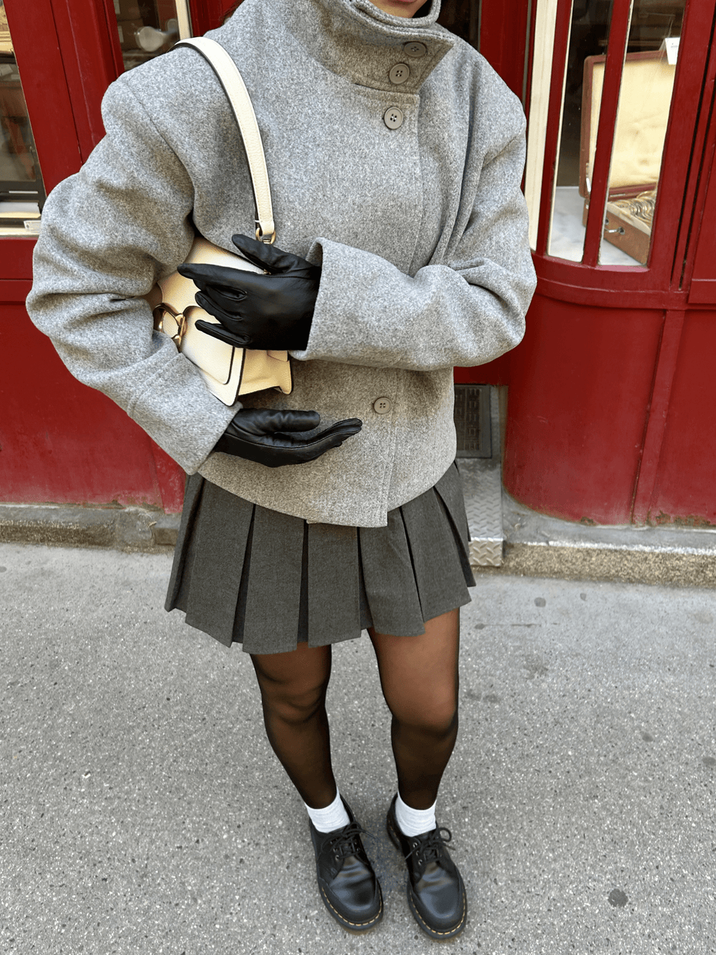 Stylische Damenjacke mit hohem Kragen und lässiger Silhouette - J&B - 3 - Annoboutique