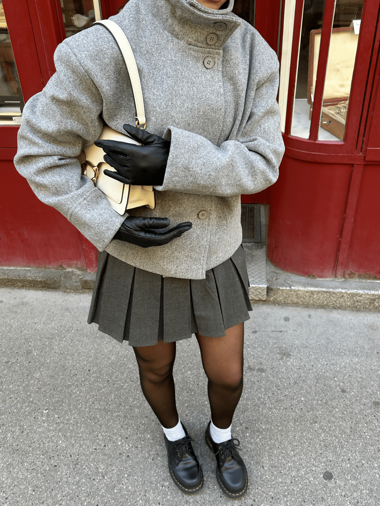 Stylische Damenjacke mit hohem Kragen und lässiger Silhouette - J&B - 3 - Annoboutique