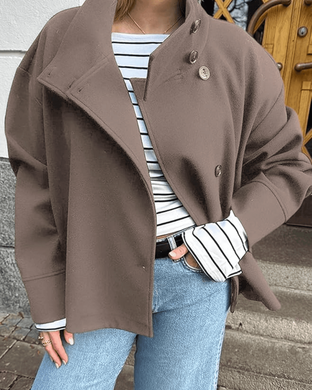Stylische Damenjacke mit hohem Kragen und lässiger Silhouette - J&B - 5 - Annoboutique