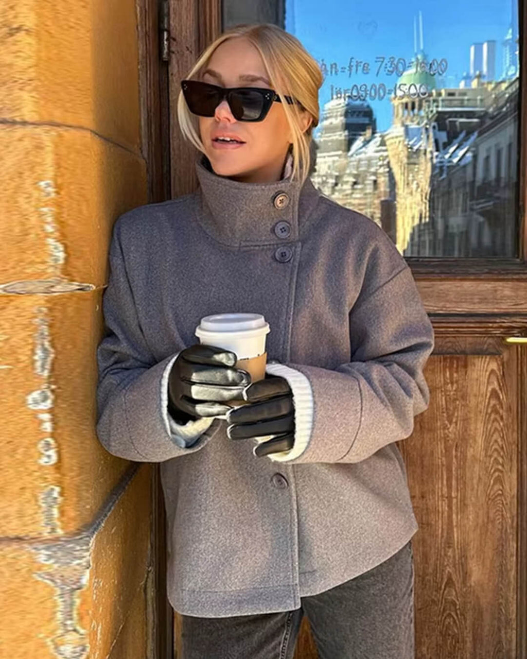 Stylische Damenjacke mit hohem Kragen und lässiger Silhouette - J&B - 7 - Annoboutique