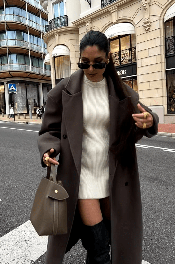 Elegante lange Jacke für Damen mit lockerem Schnitt und breitem Revers - J&B - 9 - Annoboutique
