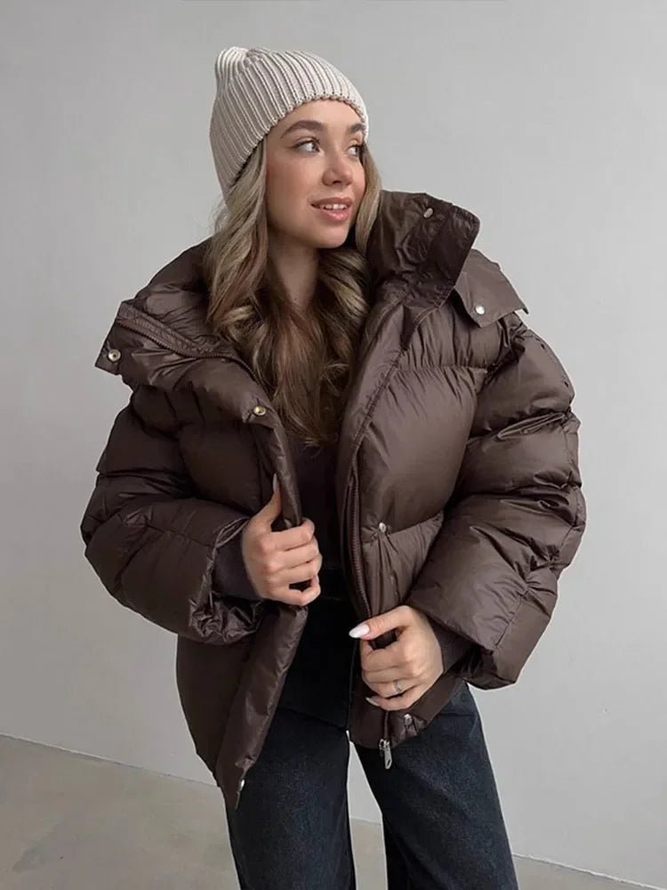 Damen Oversize Daunenjacke mit Kapuze und Reißverschluss - J&B - 3 - Annoboutique