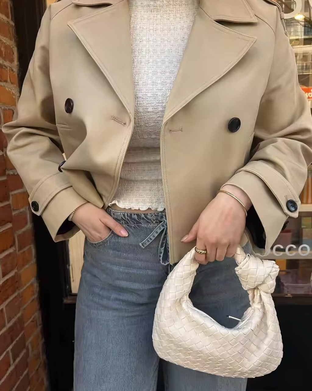 Elegante kurze Damenjacke mit Doppelknopf-Design und Taillengürtel - J&B - 4 - Annoboutique