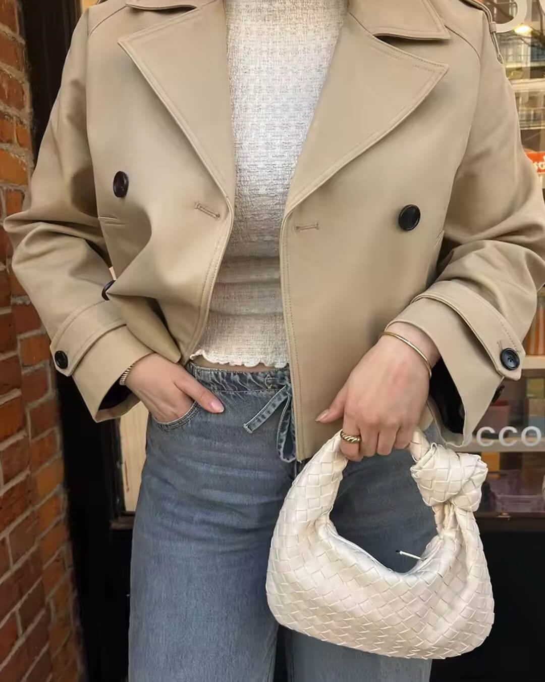 Elegante kurze Damenjacke mit Doppelknopf-Design und Taillengürtel - J&B - 4 - Annoboutique