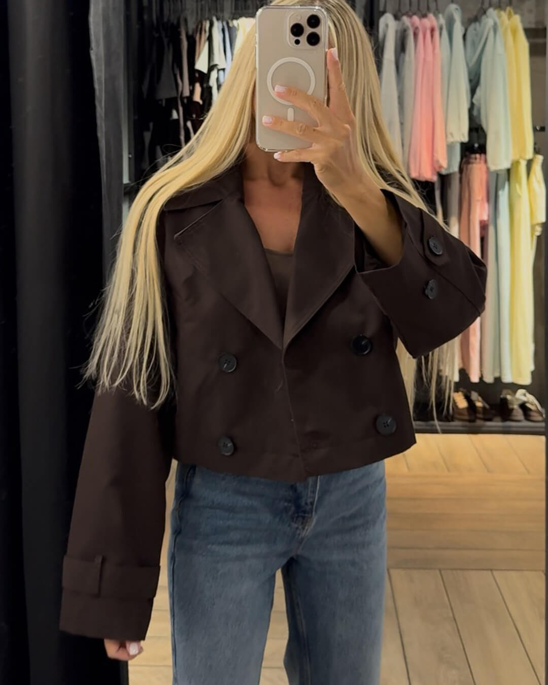 Elegante kurze Damenjacke mit Doppelknopf-Design und Taillengürtel - J&B - 9 - Annoboutique