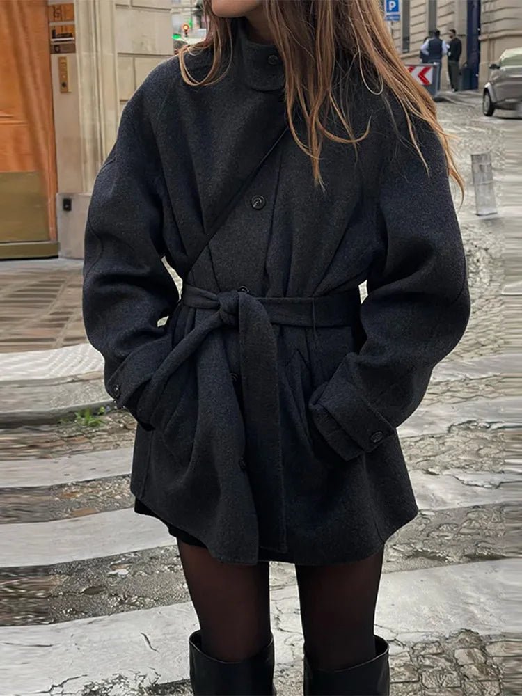 Modische Damenjacke mit Taillengürtel und hohem Kragen - J&B - 1 - Annoboutique