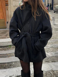 Modische Damenjacke mit Taillengürtel und hohem Kragen - J&B - 1 - Annoboutique