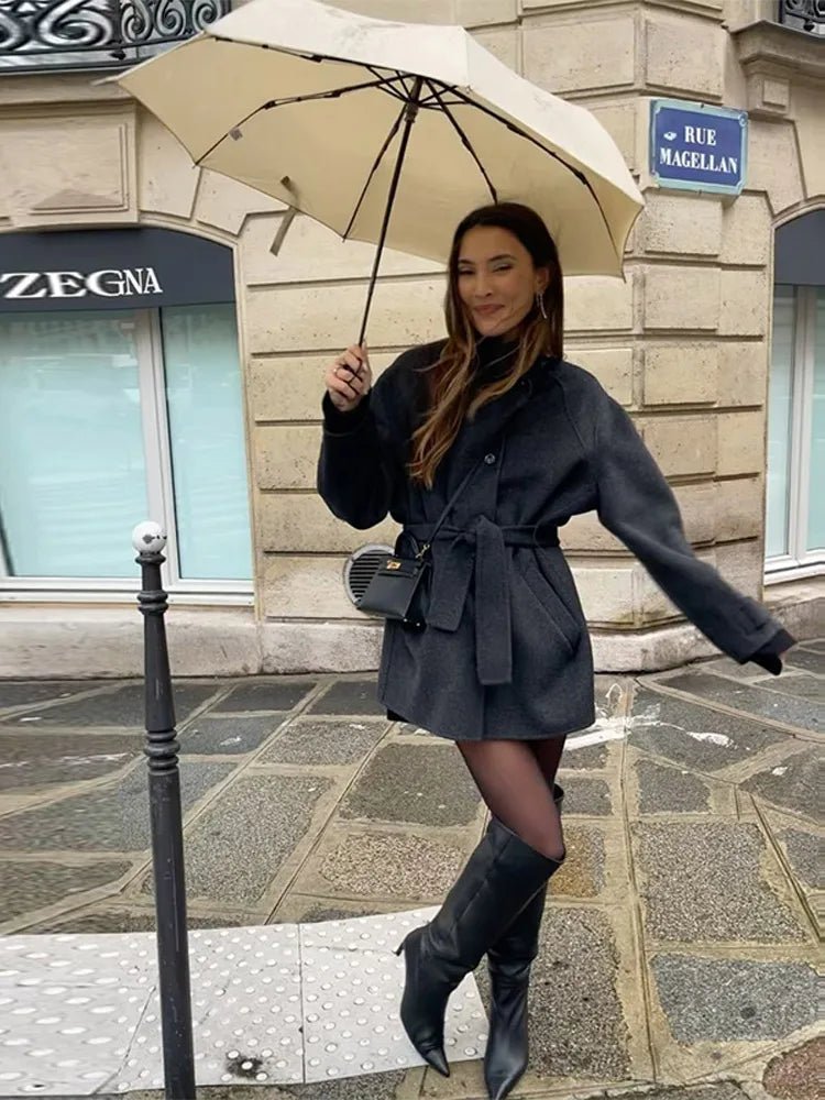 Modische Damenjacke mit Taillengürtel und hohem Kragen - J&B - 6 - Annoboutique