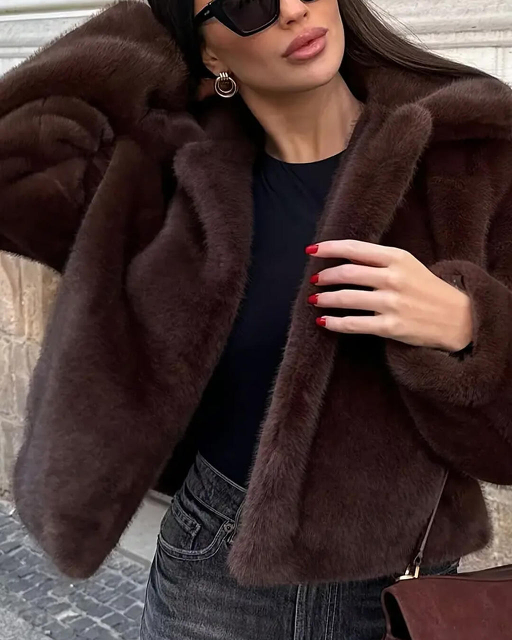 Elegante Damenjacke aus Kunstfell - Kurz und Chic von J&B - 2 - Annoboutique