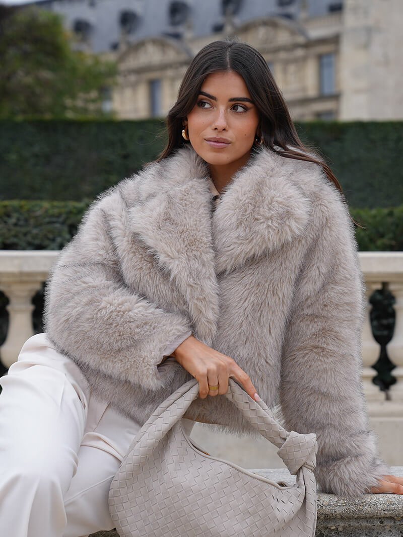 Damen Kunstfelljacke mit oversized Kragen und verkürztem Schnitt - J&B - 1 - Annoboutique