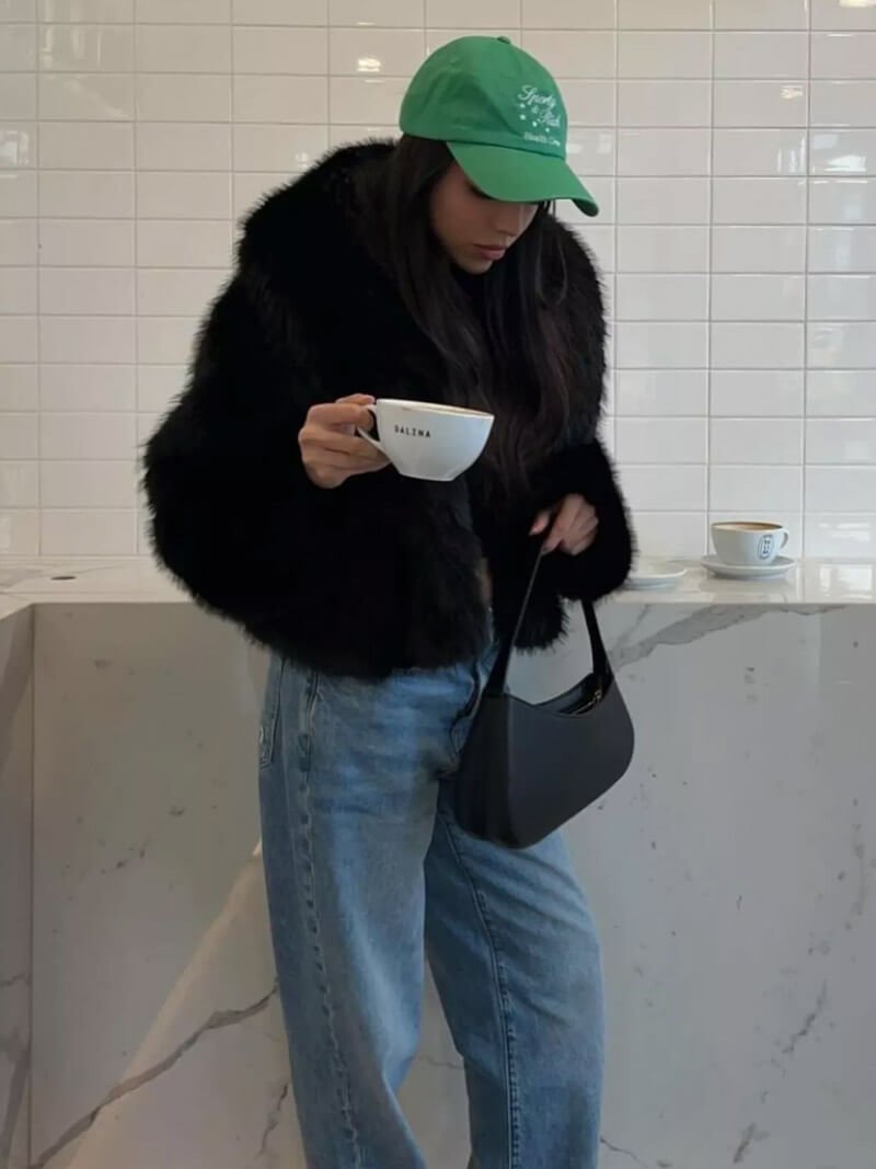 Damen Kunstfelljacke mit oversized Kragen und verkürztem Schnitt - J&B - 6 - Annoboutique