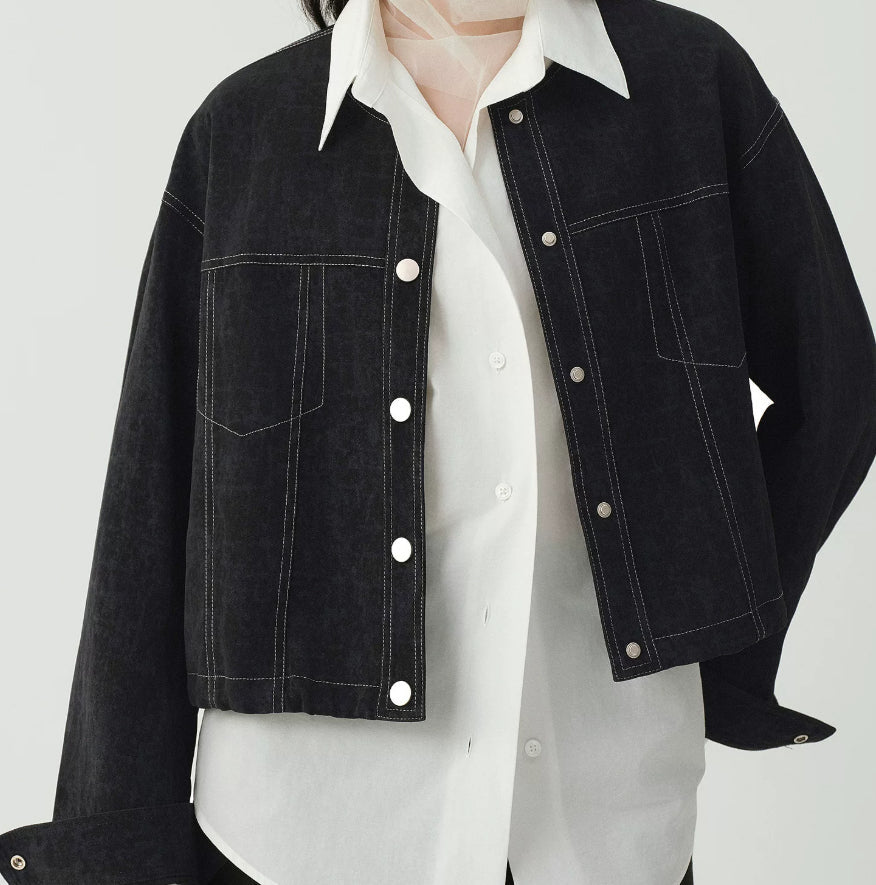 Stylische kurze Jacke für Damen mit praktischen Taschen - J&B - 1 - Annoboutique