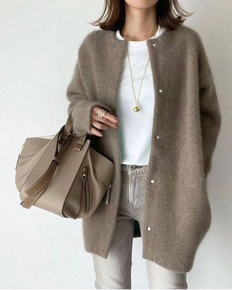 Elegante Damen-Strickjacke mit Knopfdetail und geschmeidiger Passform - J&B - 8 - Annoboutique