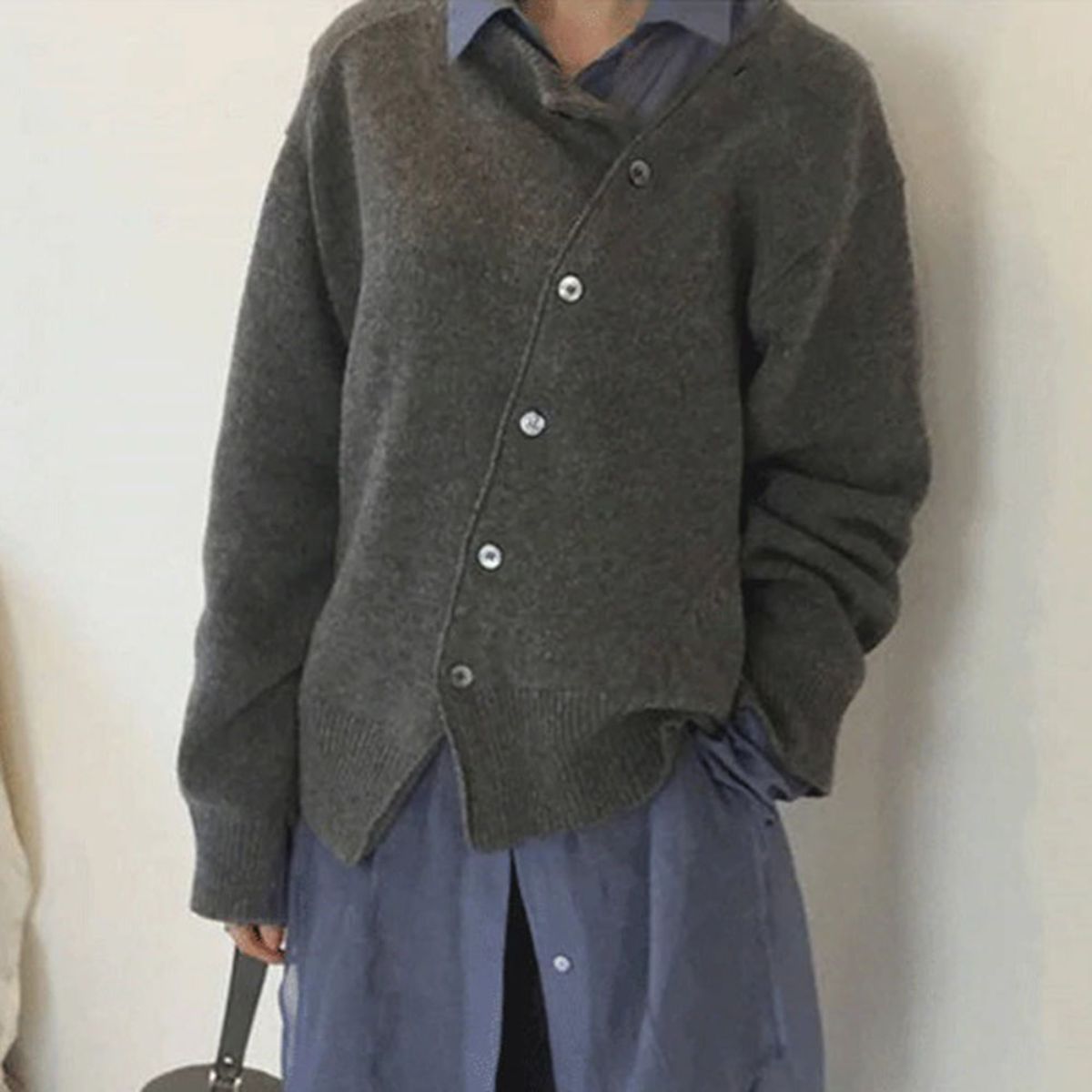 Modischer Damenpullover aus kuscheligem Strick mit Knopfdetails und lockerer Passform - J&B - 2 - Annoboutique