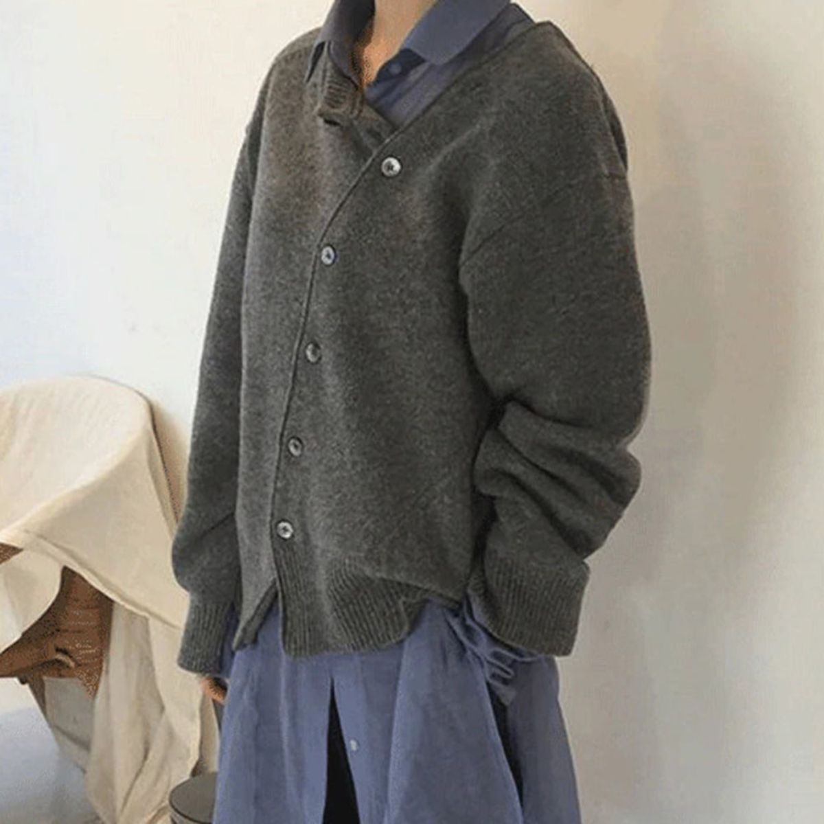 Modischer Damenpullover aus kuscheligem Strick mit Knopfdetails und lockerer Passform - J&B - 5 - Annoboutique