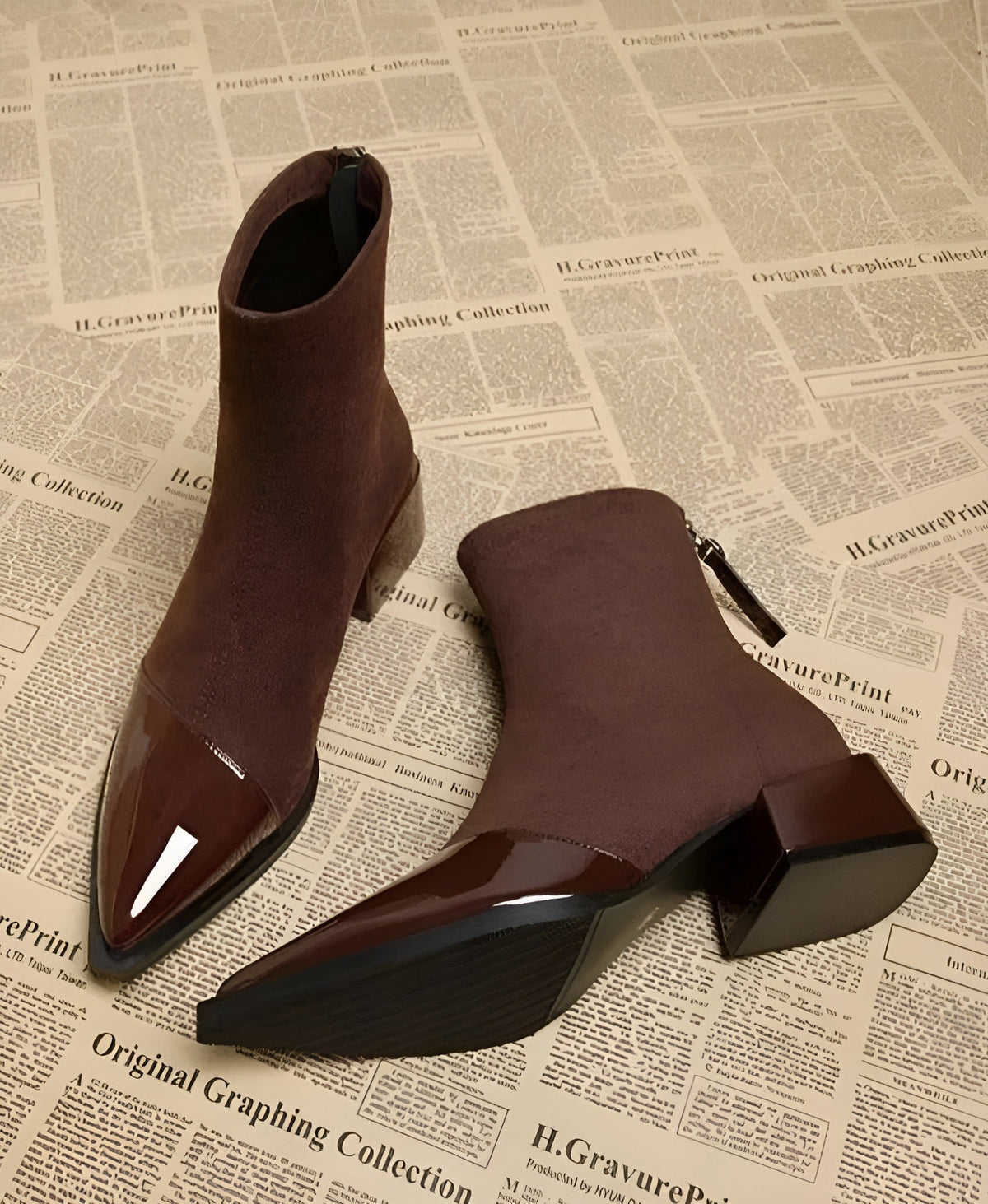 Elegante Damen-Stiefeletten mit Blockabsatz und schimmernder Schuhspitze - J&B - 1 - Annoboutique