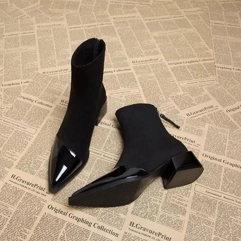 Elegante Damen-Stiefeletten mit Blockabsatz und schimmernder Schuhspitze - J&B - 3 - Annoboutique