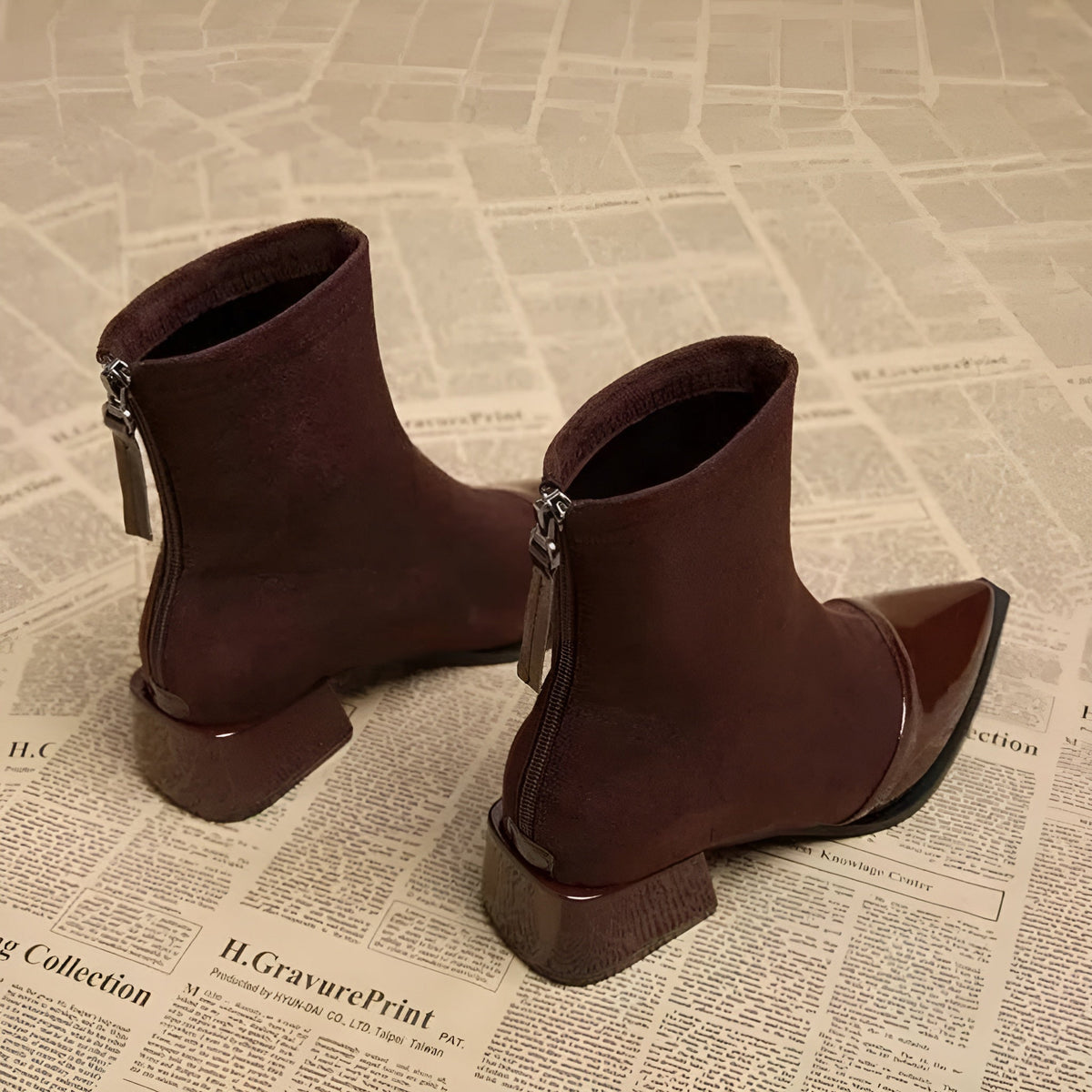 Elegante Damen-Stiefeletten mit Blockabsatz und schimmernder Schuhspitze - J&B - 5 - Annoboutique