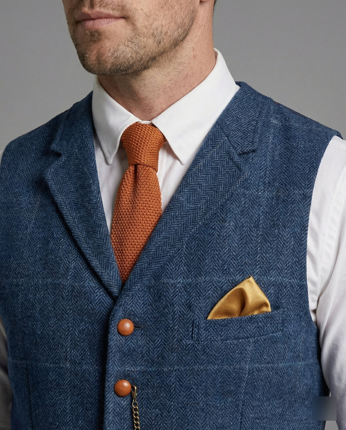 Elegante Herrenweste im Fischgrätenlook mit Kettenakzent - J&B - 5 - Annoboutique