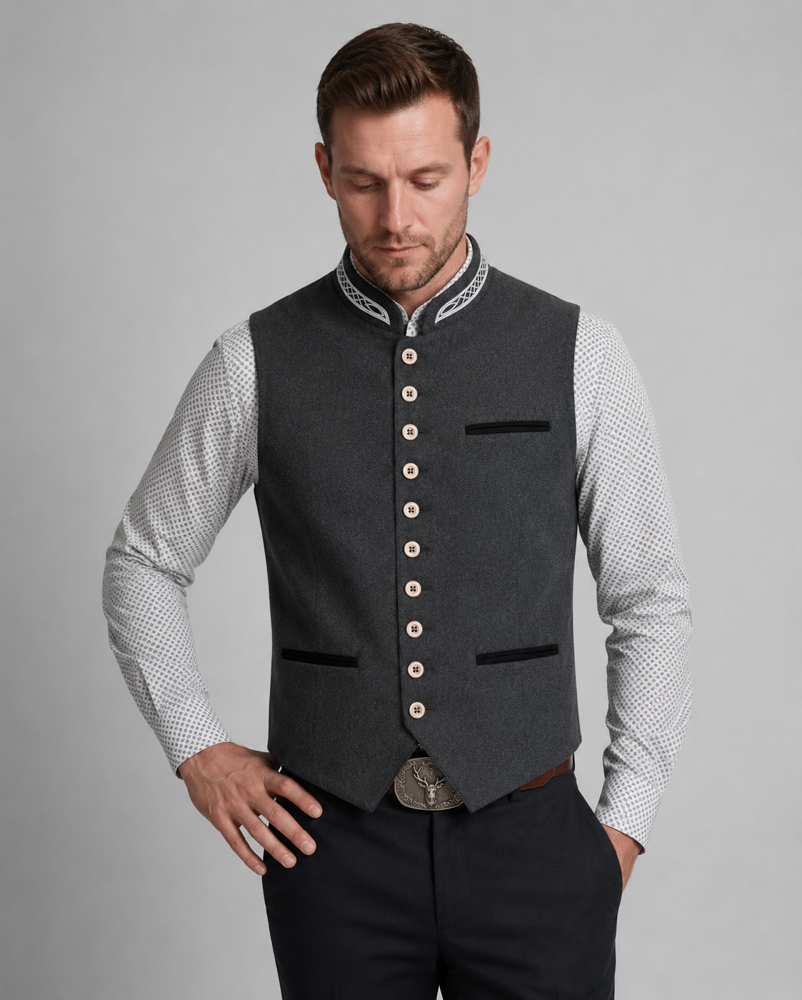 Elegante Herrenweste mit Stehkragen und Knopfverschluss - J&B - 3 - Annoboutique
