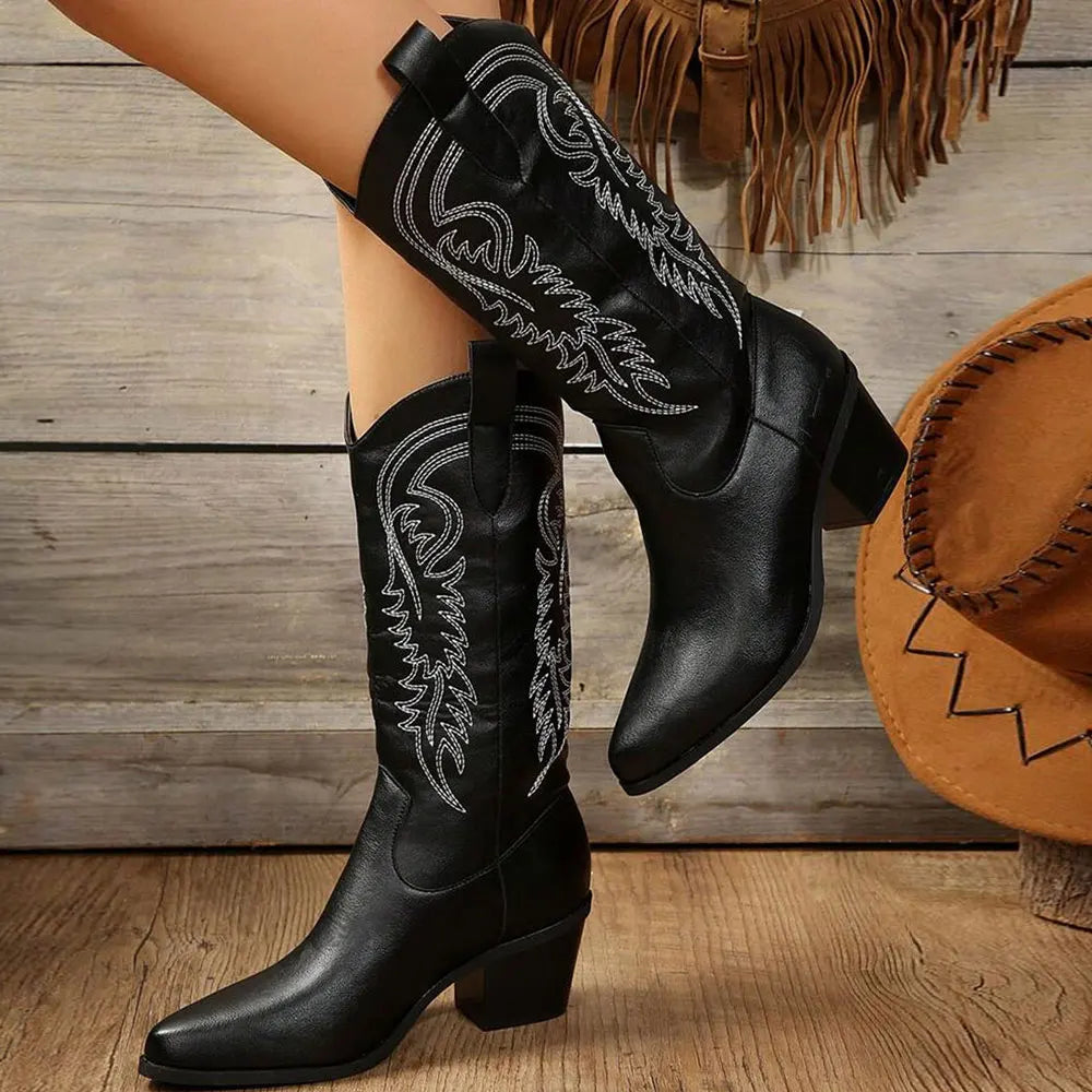 Elegante Damenstiefel im Western-Stil mit Blockabsatz und kunstvollen Verzierungen - J&B - 1 - Annoboutique
