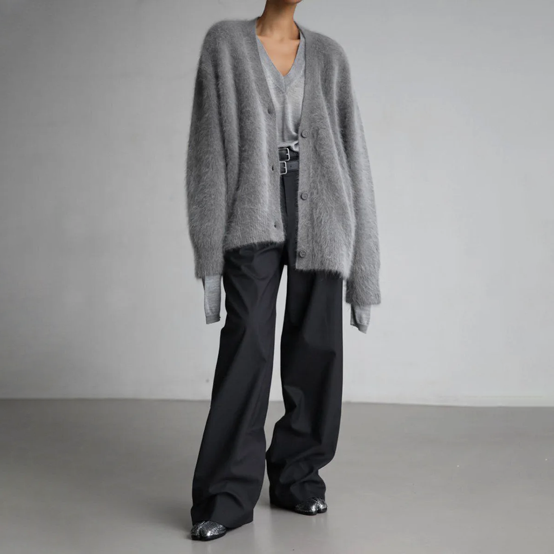 Damen Cardigan im Oversize-Design mit V-Ausschnitt und Knopfdetails | A&B - 4 - Annoboutique