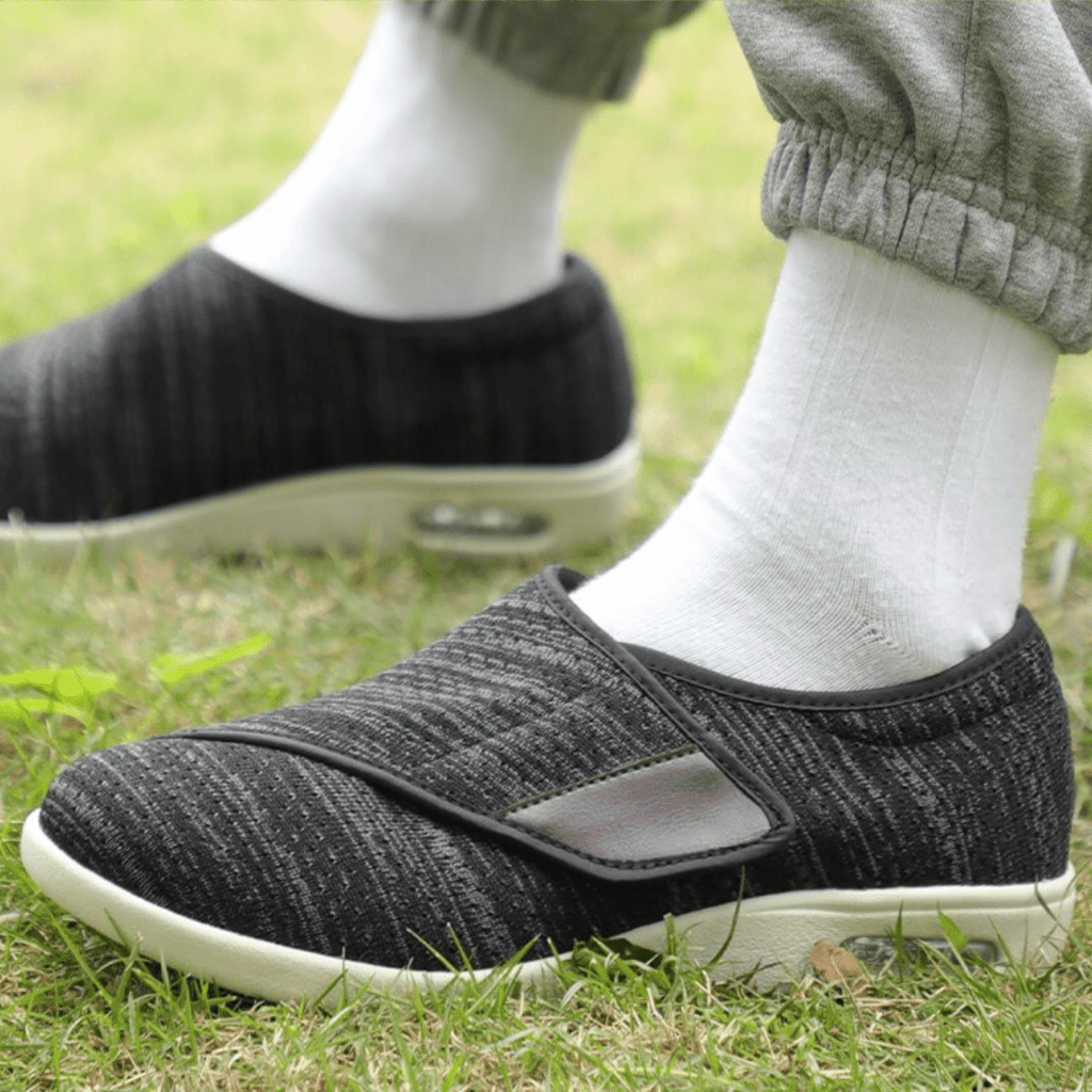 Herren Slipper für Diabetiker - Bequeme Extraweite mit Anpassbarem Klettverschluss - J&B - 1 - Annoboutique