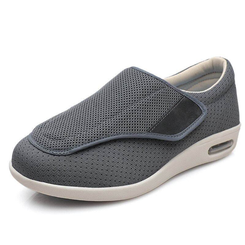Bequeme Herren Slipper für Diabetiker - Weite Passform & Verstellbarer Klettverschluss - J&B - 6 - Atelier-Zofia