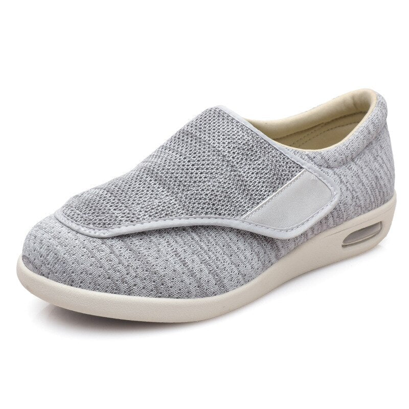 Bequeme Herren Slipper für Diabetiker - Weite Passform & Verstellbarer Klettverschluss - J&B - 7 - Atelier-Zofia