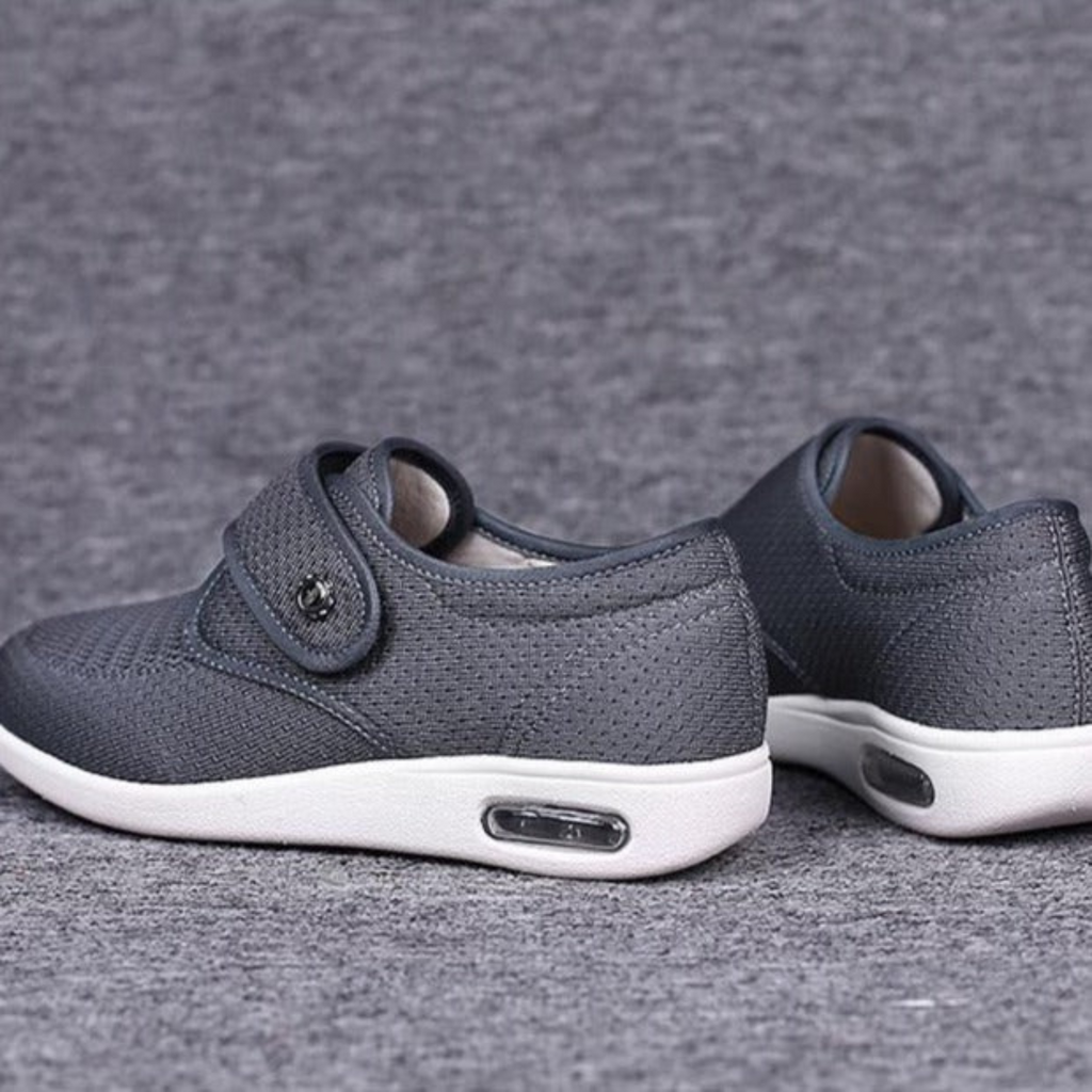 Komfortable Damen Klettschuhe - Extra breite Passform mit weichem Material - J&B - 2 - Annoboutique