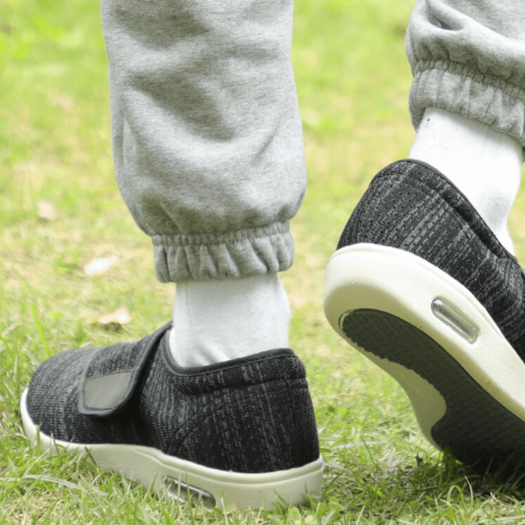 Komfortable Slipper für Herren mit Diabetesfreundlichem Design - J&B - 2 - Annoboutique