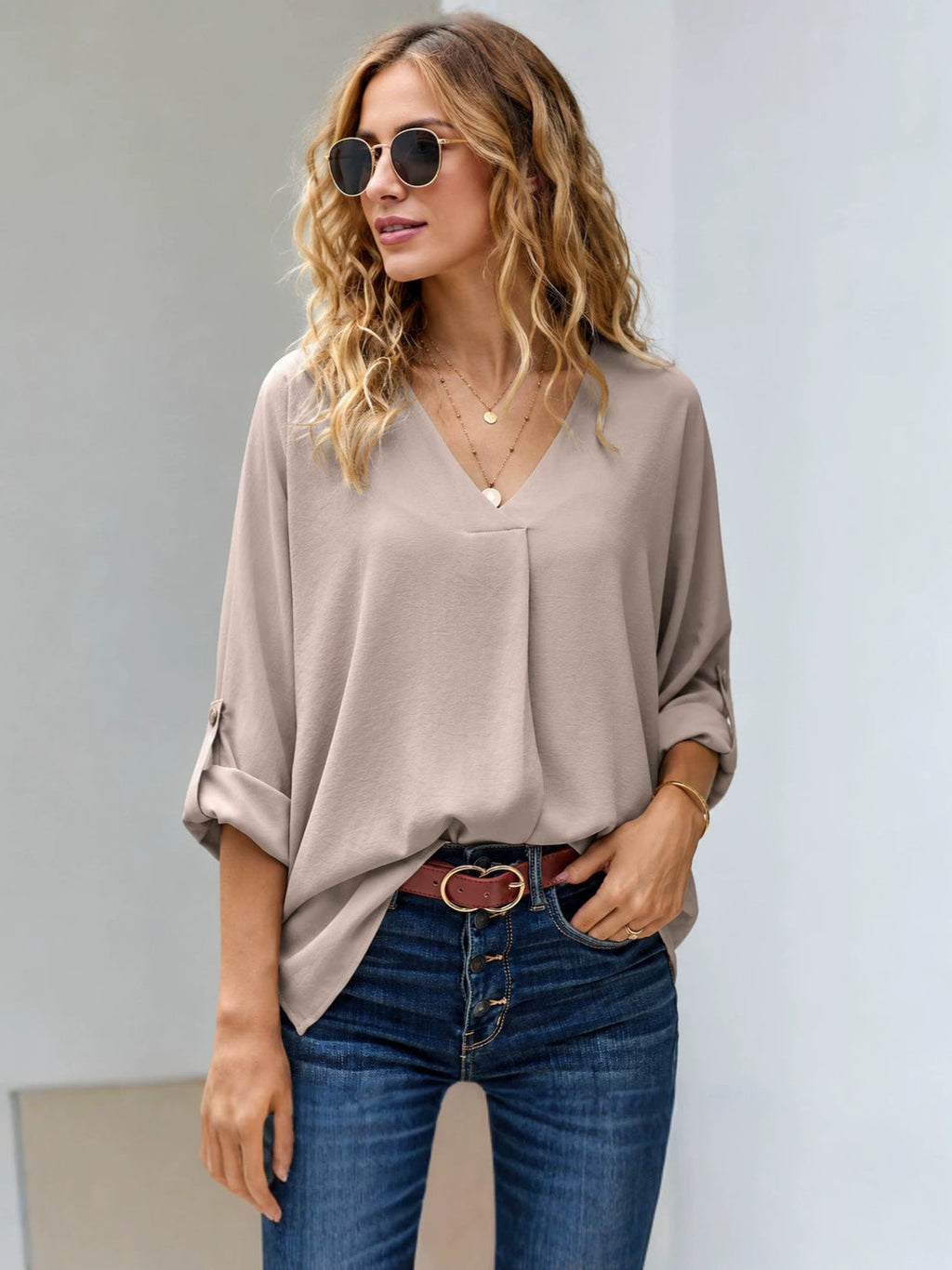 Lässige Damenbluse mit V-Ausschnitt und 3/4-Ärmeln | A&B - 2 - Annoboutique