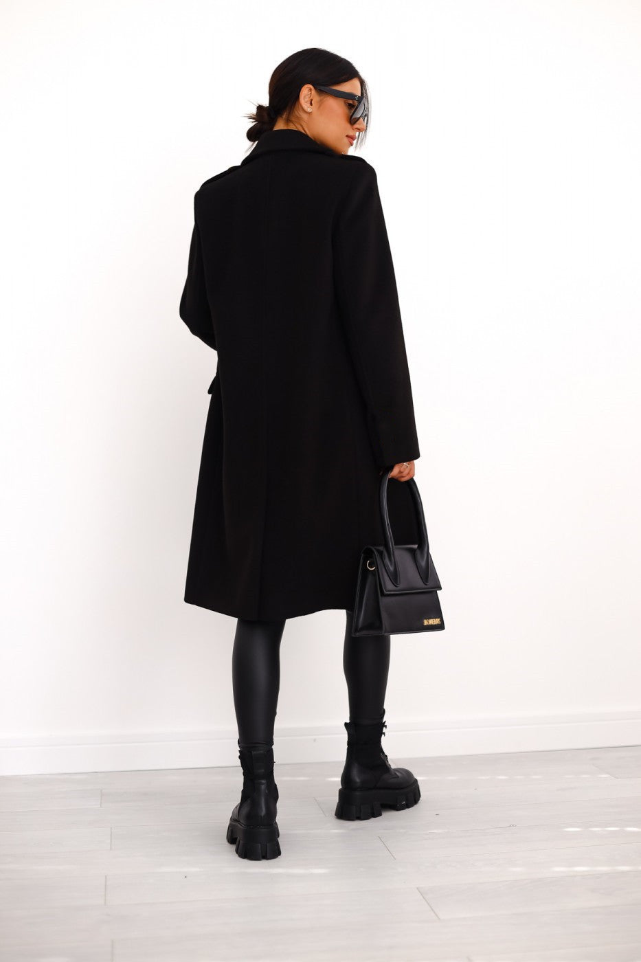 Damen Mantel mit doppelter Knopföffnung und elegantem Schnitt | A&B - 10 - Annoboutique