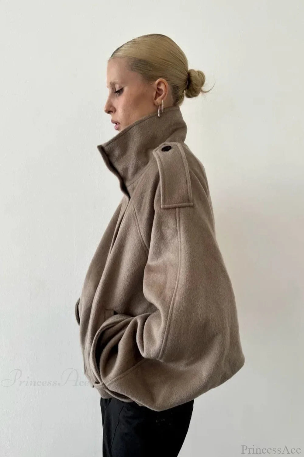 Oversized Damenjacke mit Stehkragen und Knopfverschluss | A&B - 2 - Annoboutique