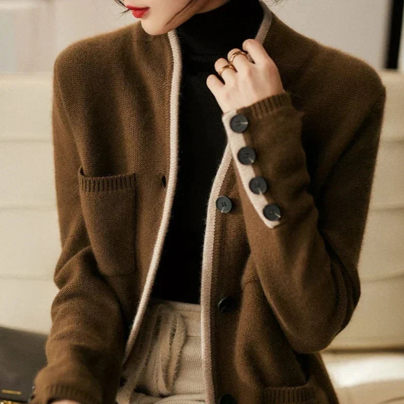 Cardigan Damen mit Knopfverschluss und Taschen | A&B - 1 - Annoboutique
