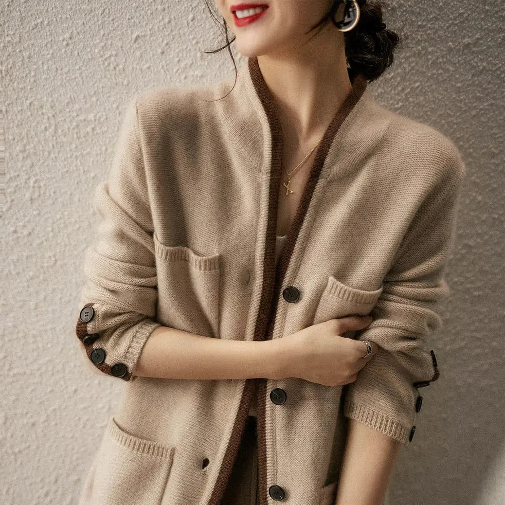 Cardigan Damen mit Knopfverschluss und Taschen | A&B - 11 - Annoboutique