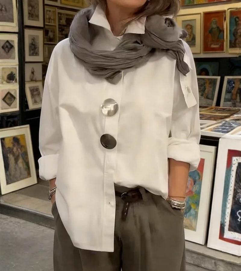 Moderne Damenbluse mit Stehkragen und markanten Knöpfen | A&B - 7 - Annoboutique